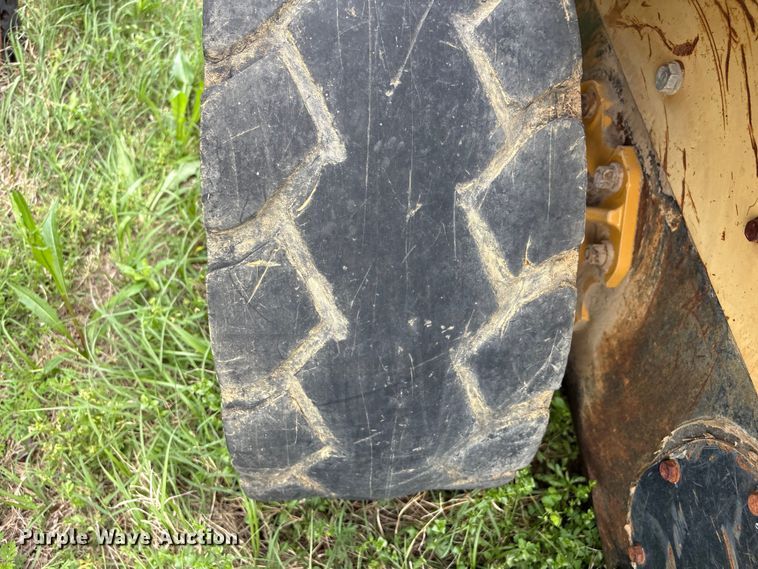 image for item EV2943 2005 Caterpillar 252B skid steer loader