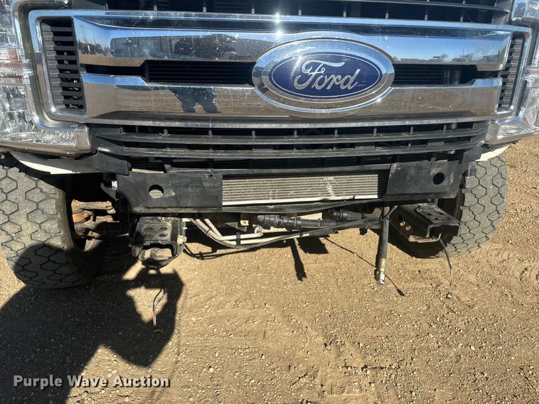 image for item EV5892 2017 Ford F550 Crew Cab utility / service truck