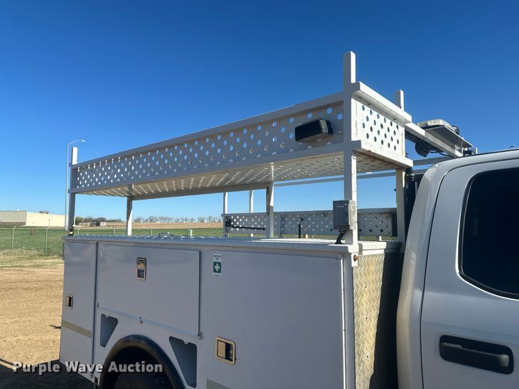 image for item EV5892 2017 Ford F550 Crew Cab utility / service truck