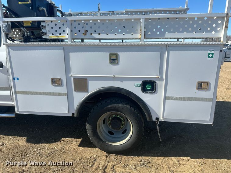 image for item EV5892 2017 Ford F550 Crew Cab utility / service truck