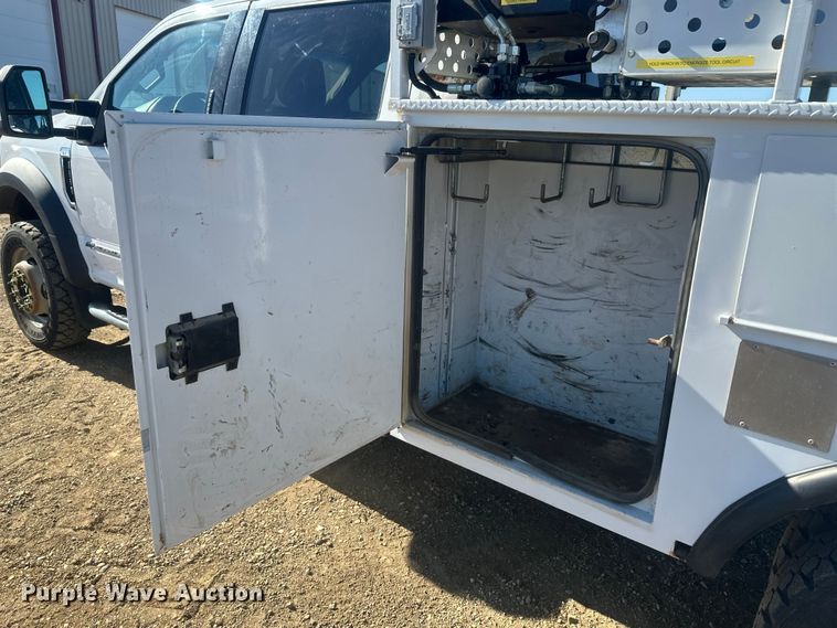 image for item EV5892 2017 Ford F550 Crew Cab utility / service truck