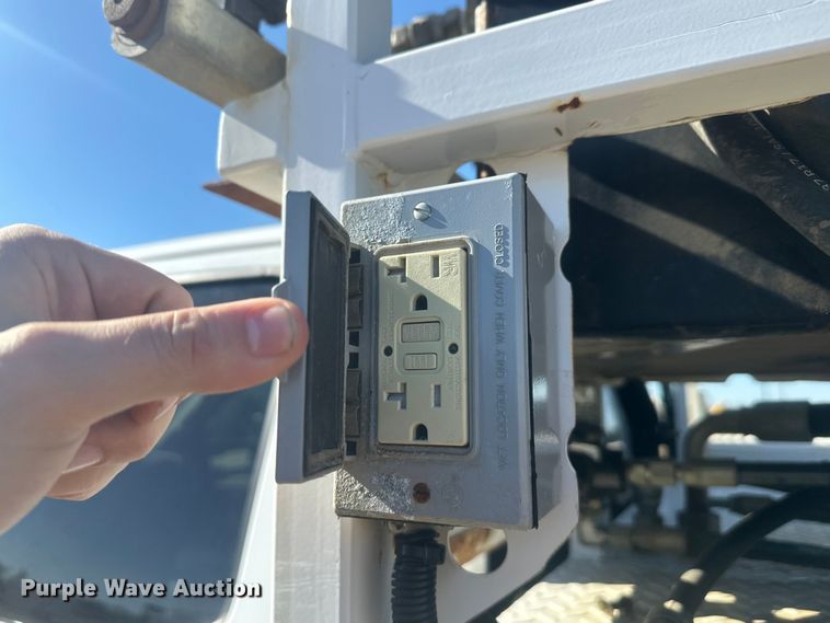 image for item EV5892 2017 Ford F550 Crew Cab utility / service truck