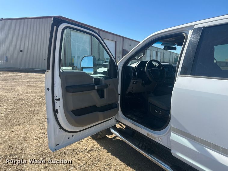 image for item EV5892 2017 Ford F550 Crew Cab utility / service truck