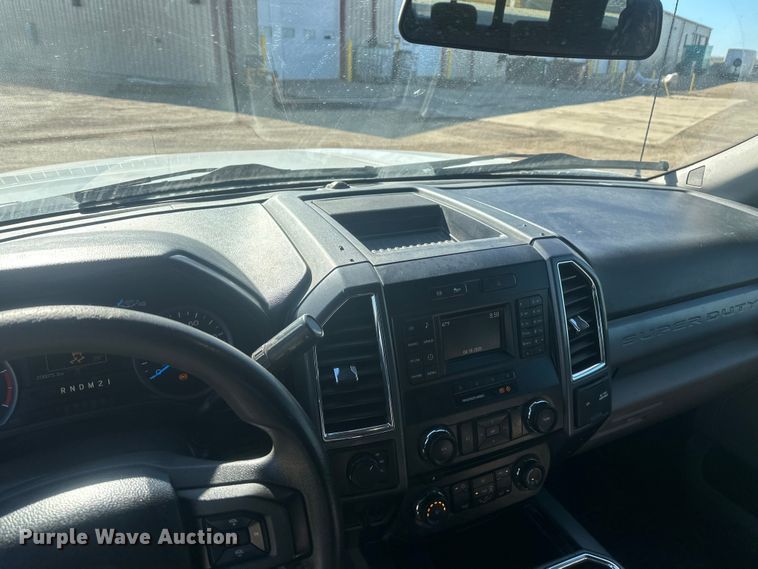 image for item EV5892 2017 Ford F550 Crew Cab utility / service truck