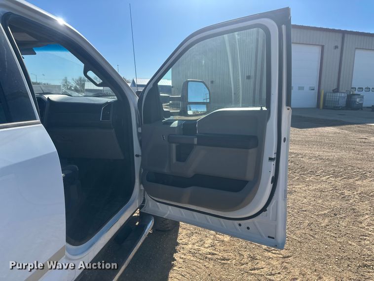 image for item EV5892 2017 Ford F550 Crew Cab utility / service truck