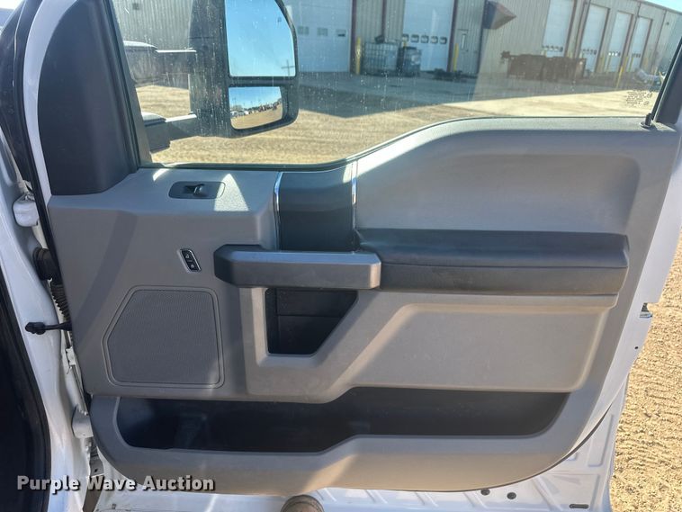 image for item EV5892 2017 Ford F550 Crew Cab utility / service truck