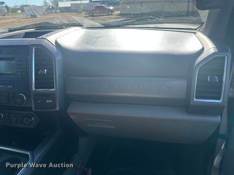 image for item EV5892 2017 Ford F550 Crew Cab utility / service truck