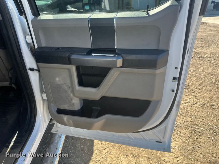 image for item EV5892 2017 Ford F550 Crew Cab utility / service truck