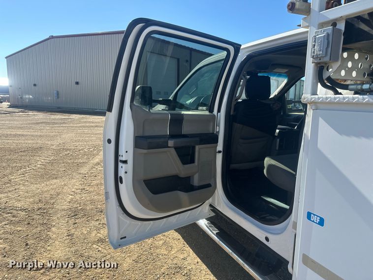 image for item EV5892 2017 Ford F550 Crew Cab utility / service truck