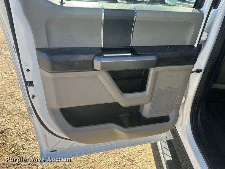 image for item EV5892 2017 Ford F550 Crew Cab utility / service truck