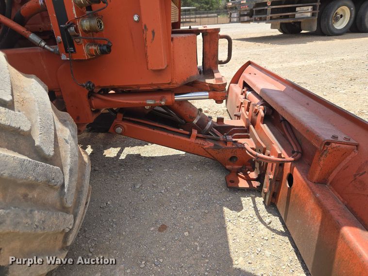 image for item EW0092 1996 Ditch Witch 5110DD trencher