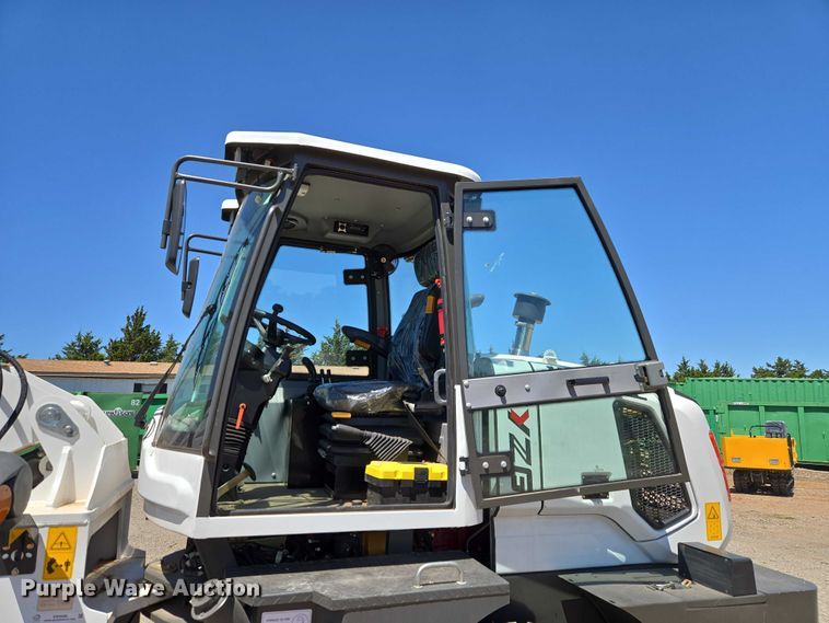 image for item EW0096 2024 HUAYA TL1500 wheel loader