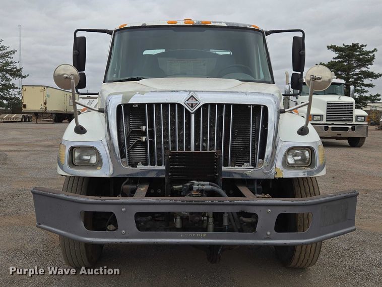 image for item EW0100 2005 International 7300 oil distributor truck