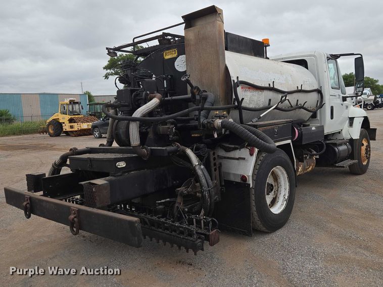 image for item EW0100 2005 International 7300 oil distributor truck