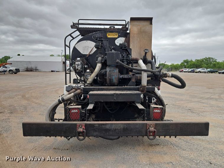 image for item EW0100 2005 International 7300 oil distributor truck