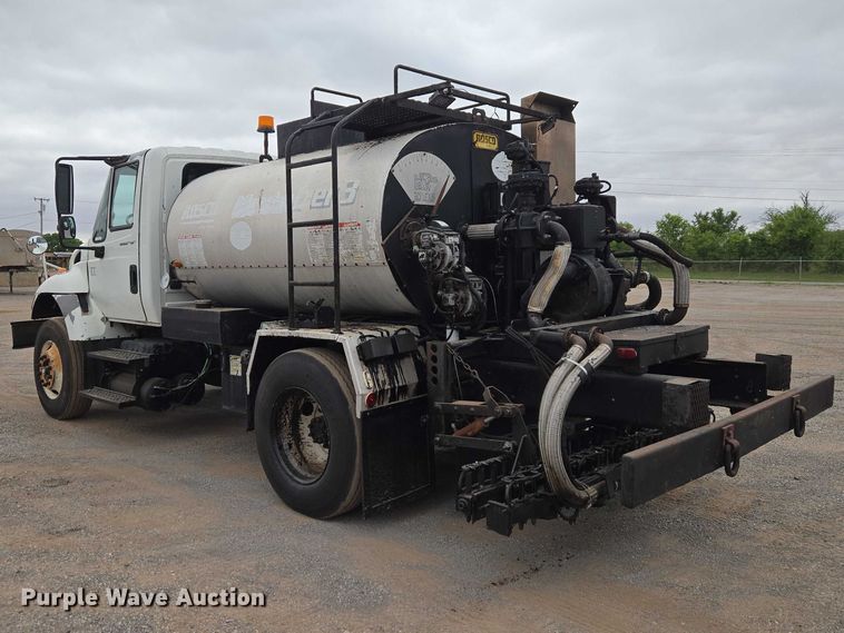 image for item EW0100 2005 International 7300 oil distributor truck