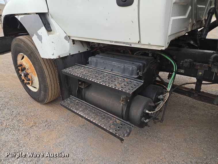 image for item EW0100 2005 International 7300 oil distributor truck