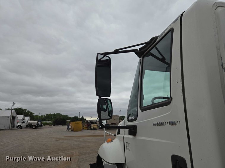 image for item EW0100 2005 International 7300 oil distributor truck