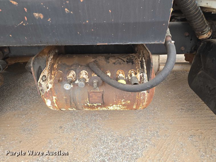 image for item EW0100 2005 International 7300 oil distributor truck