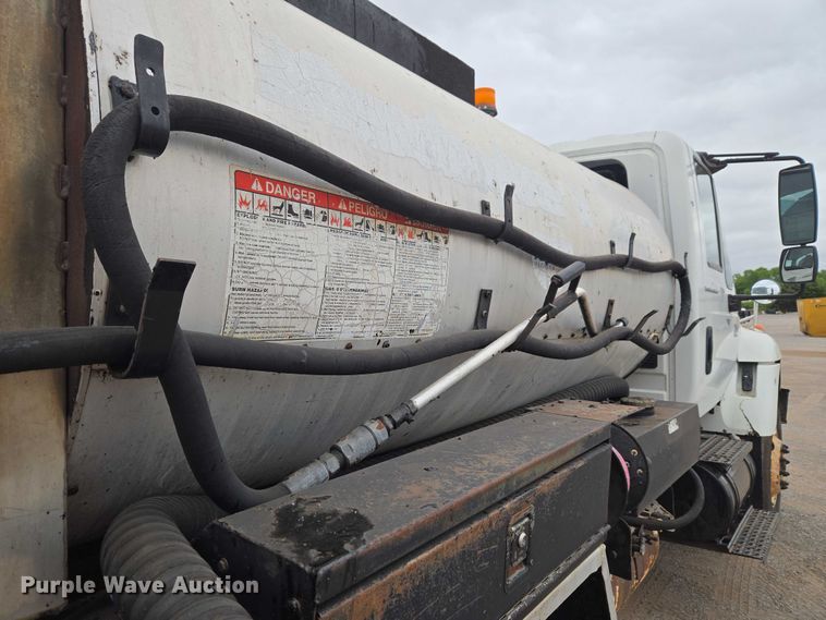 image for item EW0100 2005 International 7300 oil distributor truck