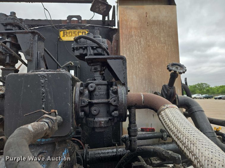 image for item EW0100 2005 International 7300 oil distributor truck