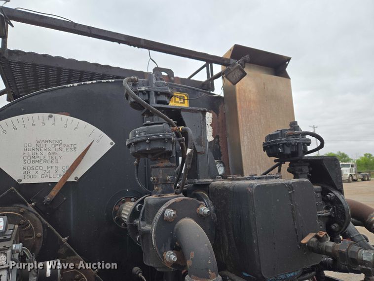 image for item EW0100 2005 International 7300 oil distributor truck