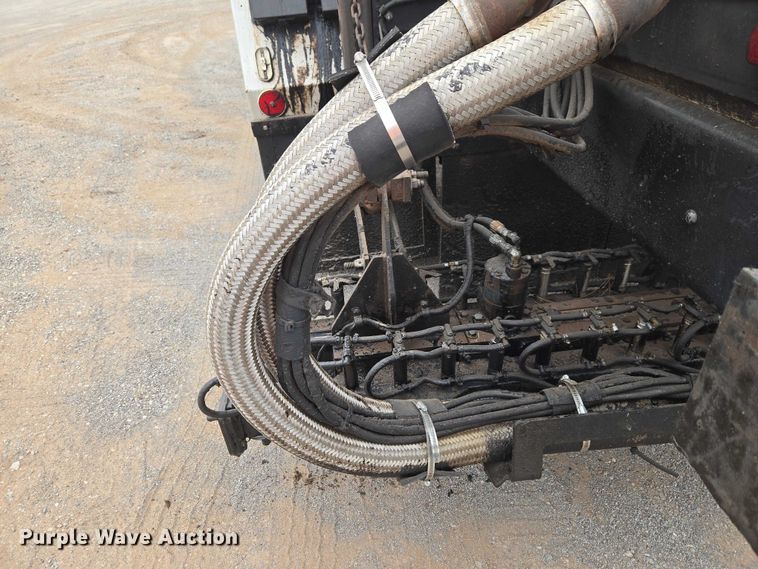 image for item EW0100 2005 International 7300 oil distributor truck
