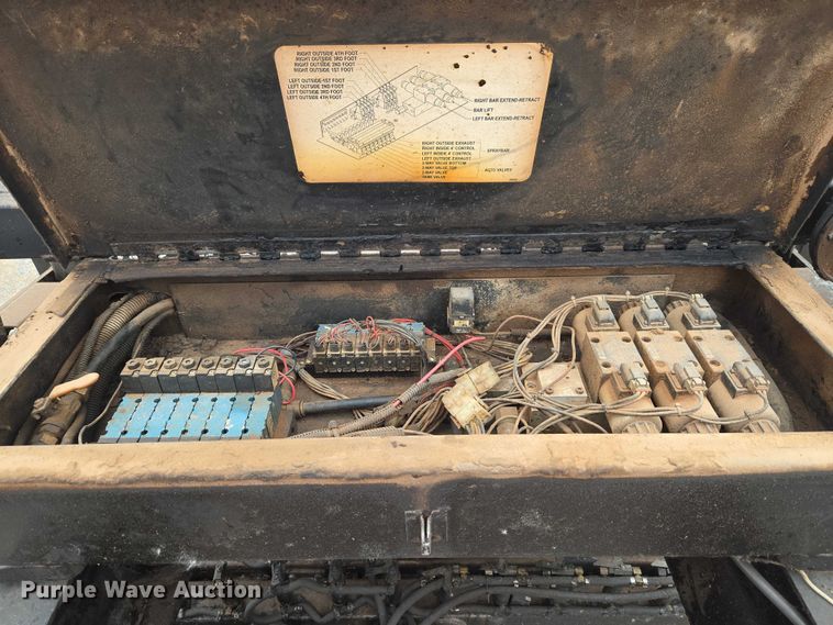 image for item EW0100 2005 International 7300 oil distributor truck