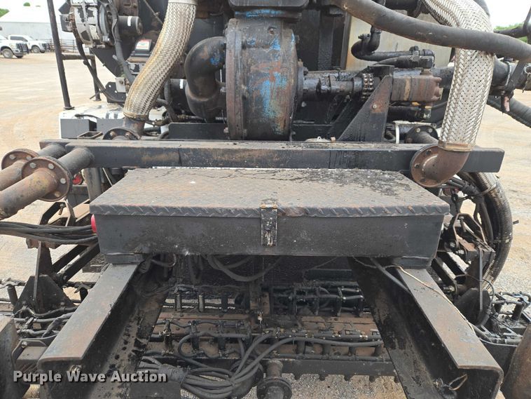 image for item EW0100 2005 International 7300 oil distributor truck