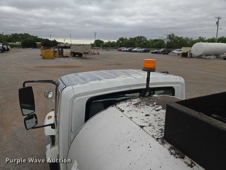 image for item EW0100 2005 International 7300 oil distributor truck