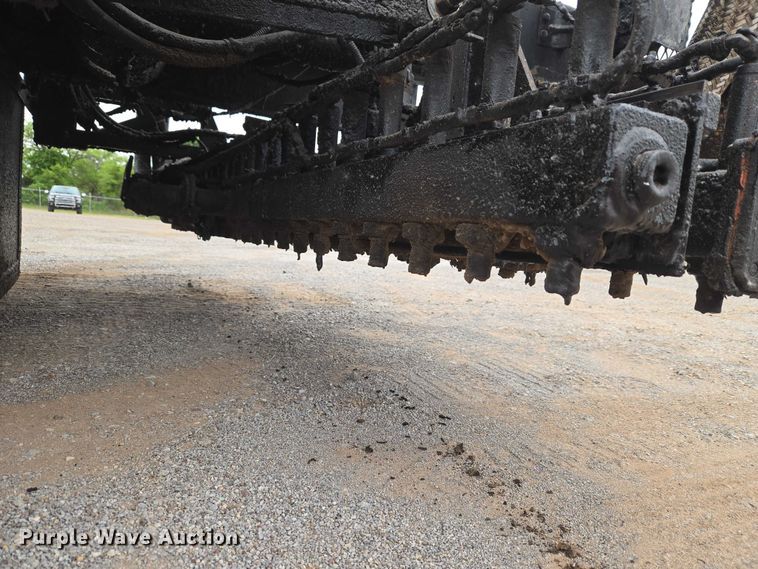 image for item EW0100 2005 International 7300 oil distributor truck