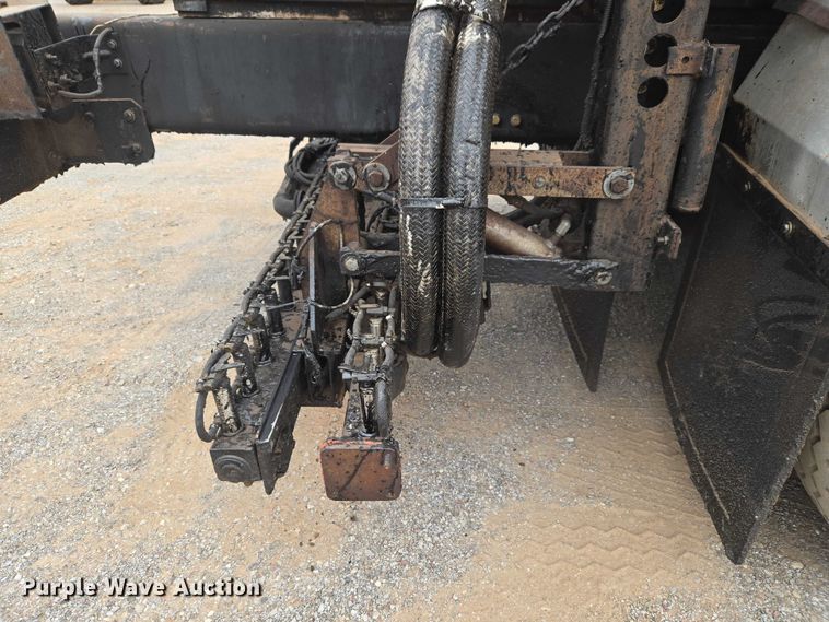 image for item EW0100 2005 International 7300 oil distributor truck