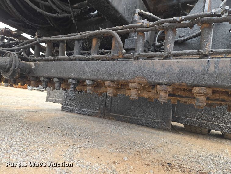 image for item EW0100 2005 International 7300 oil distributor truck