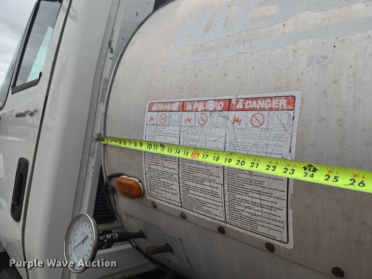 image for item EW0100 2005 International 7300 oil distributor truck