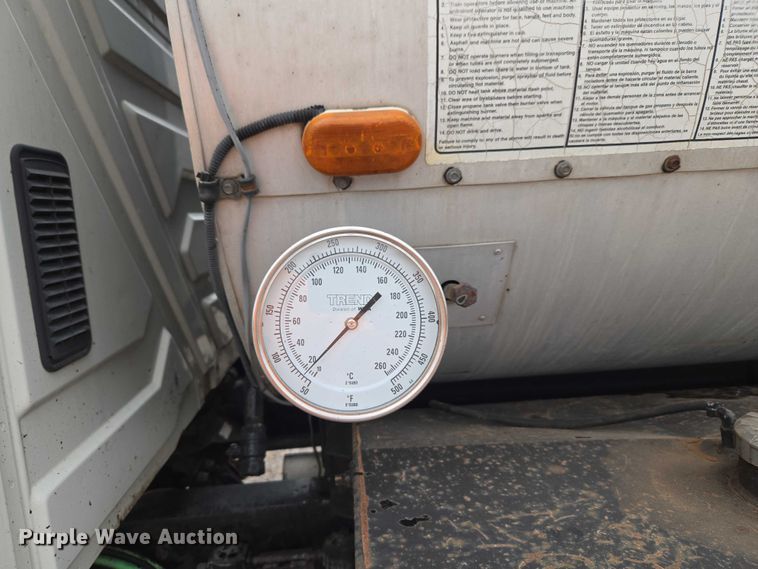 image for item EW0100 2005 International 7300 oil distributor truck