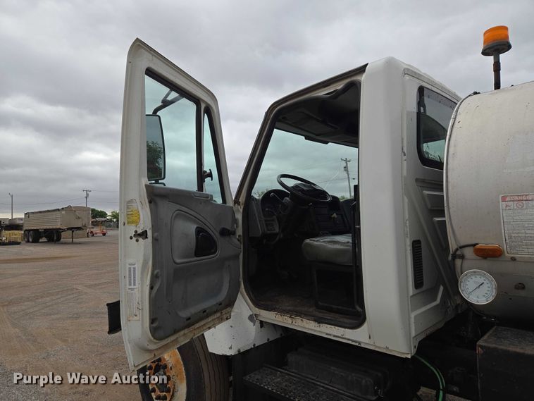 image for item EW0100 2005 International 7300 oil distributor truck