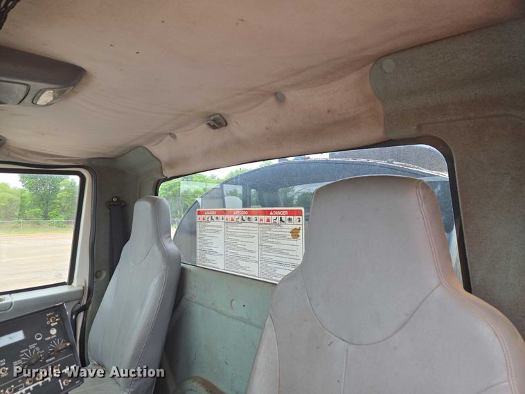 image for item EW0100 2005 International 7300 oil distributor truck