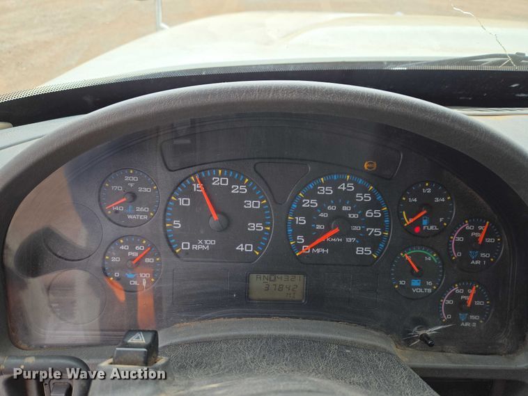 image for item EW0100 2005 International 7300 oil distributor truck