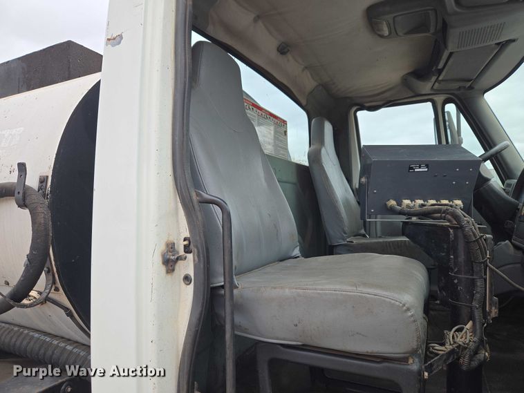 image for item EW0100 2005 International 7300 oil distributor truck