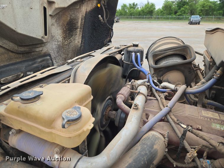 image for item EW0100 2005 International 7300 oil distributor truck