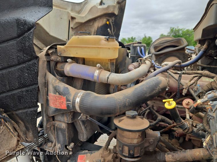 image for item EW0100 2005 International 7300 oil distributor truck