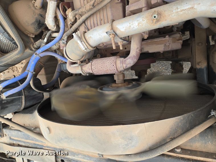 image for item EW0100 2005 International 7300 oil distributor truck