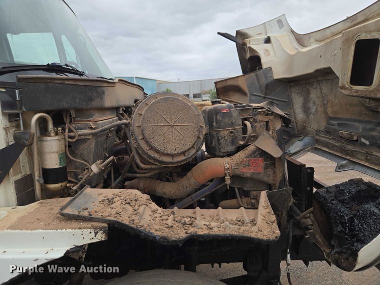 image for item EW0100 2005 International 7300 oil distributor truck