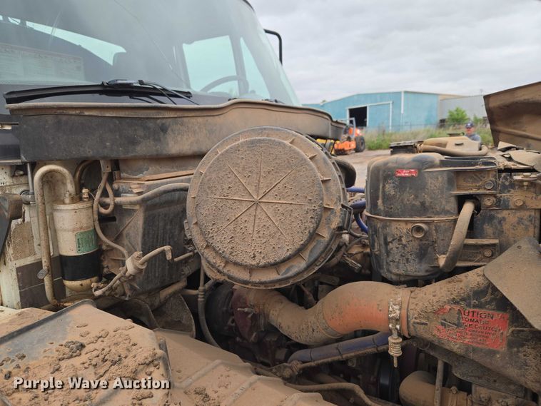 image for item EW0100 2005 International 7300 oil distributor truck