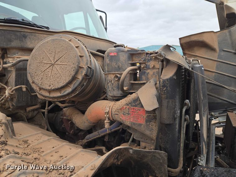 image for item EW0100 2005 International 7300 oil distributor truck