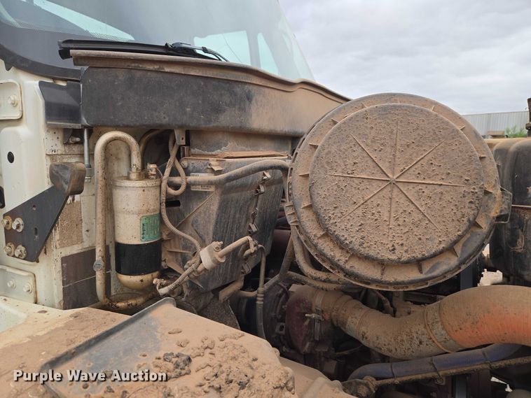 image for item EW0100 2005 International 7300 oil distributor truck