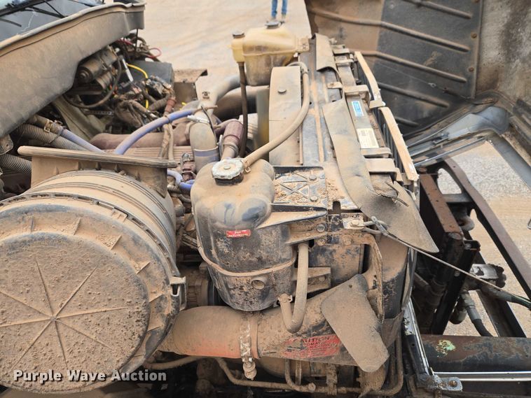 image for item EW0100 2005 International 7300 oil distributor truck