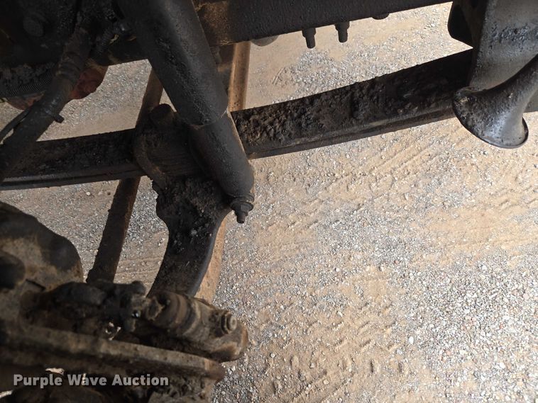 image for item EW0100 2005 International 7300 oil distributor truck