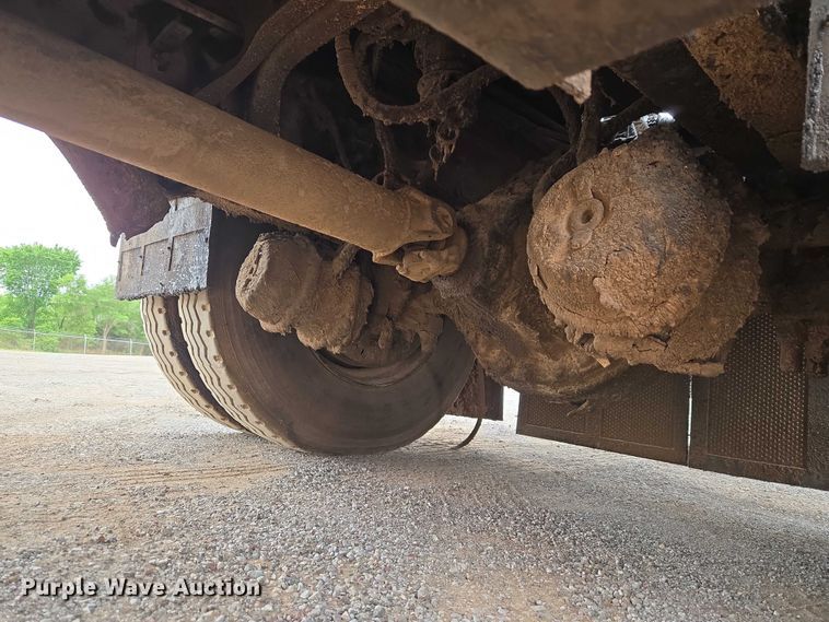 image for item EW0100 2005 International 7300 oil distributor truck