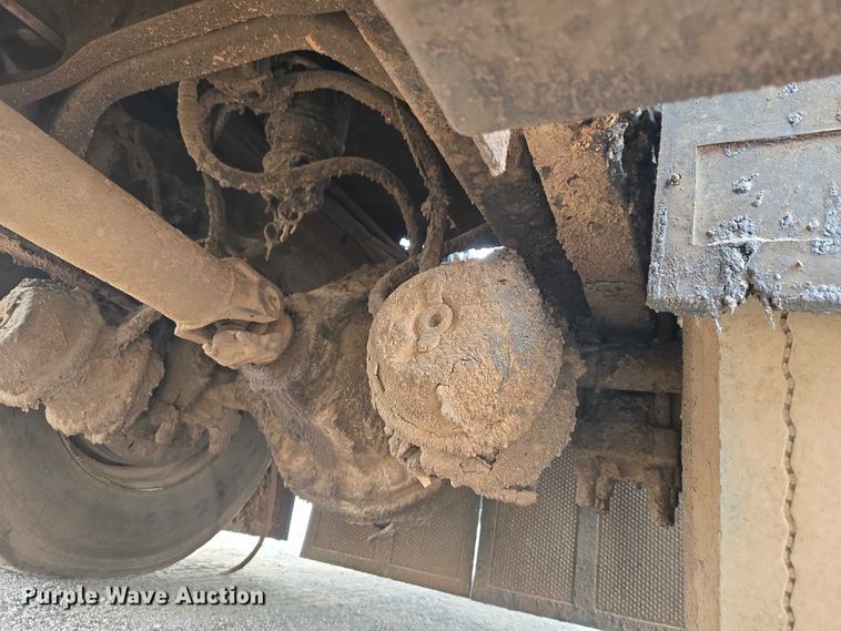 image for item EW0100 2005 International 7300 oil distributor truck